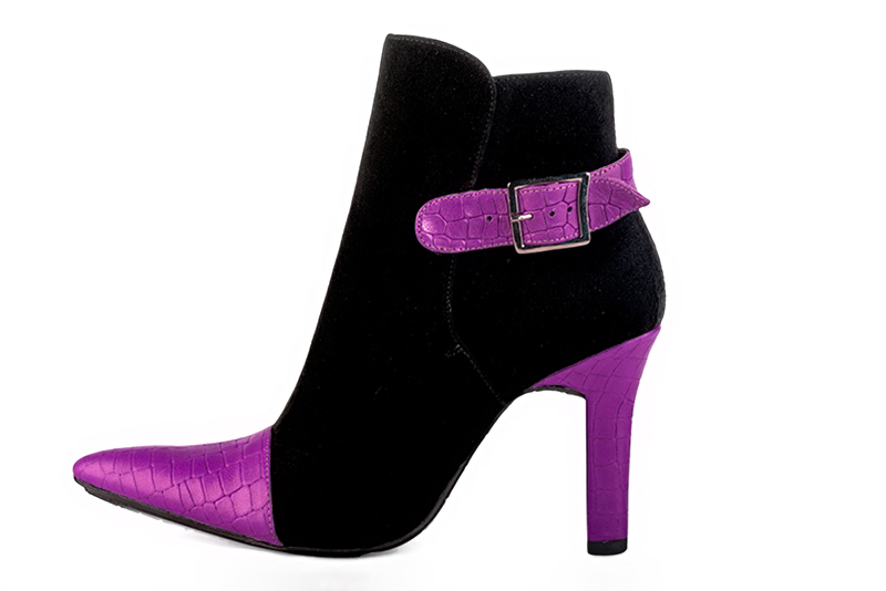 Mauve purple and matt black women's ankle boots with buckles at the back. Tapered toe. Very high kitten heels. Profile view - Florence KOOIJMAN